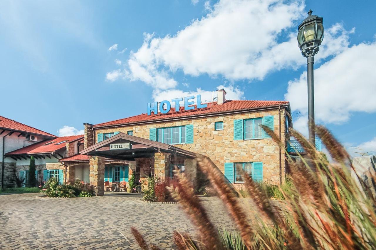 Hotel Cyprus Książenice Екстериор снимка